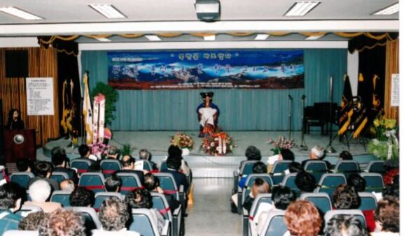 북한-바로알기-공개토론회-축하공연-2005.11.7..JPG
